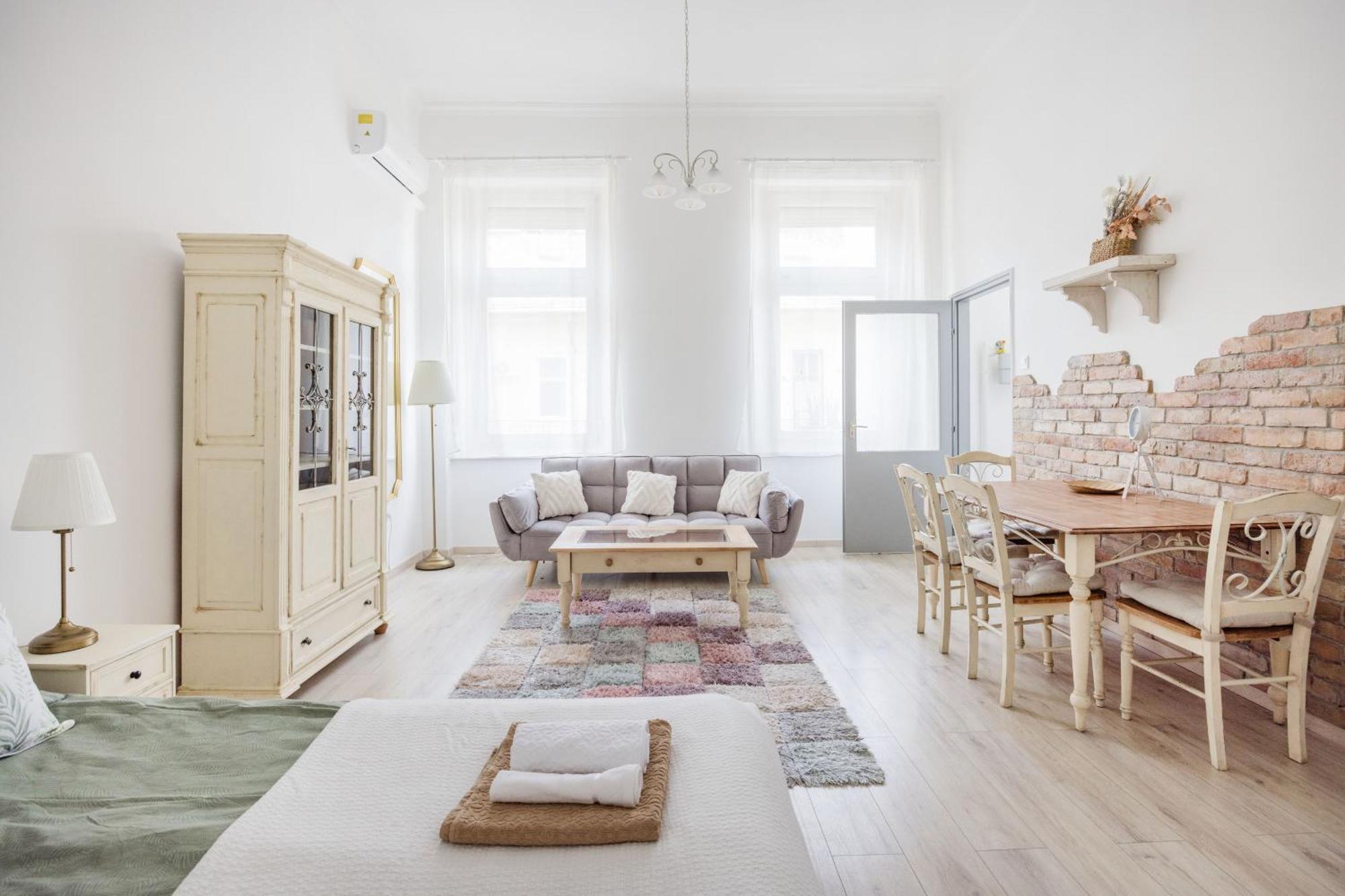 A Touch Of Provence And Pastels In The Centre Lägenhet Budapest Exteriör bild